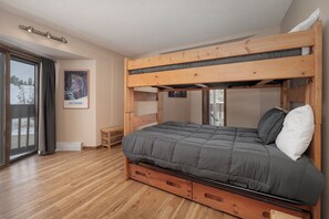 2 bedrooms, travel crib, WiFi, bed sheets