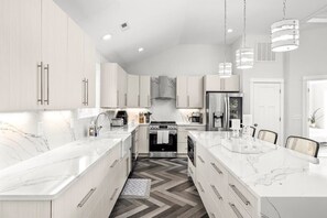 Fridge, microwave, stovetop, dishwasher - Sojourn Ocean's Grove | Heated Pool & Hot Tub (Corolla)