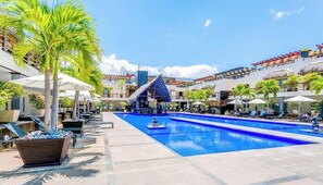 Pool - Beachfront Gem  Pool, Gym, Patio by 5th Avenue (Playa del Carmen)