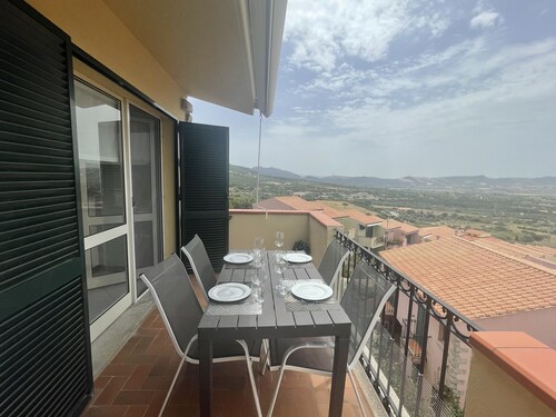 Two-room apartment, spectacular sea view and large pool