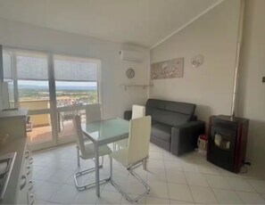 Smart TV - Two-room apartment, spectacular sea view and large pool (Badesi)