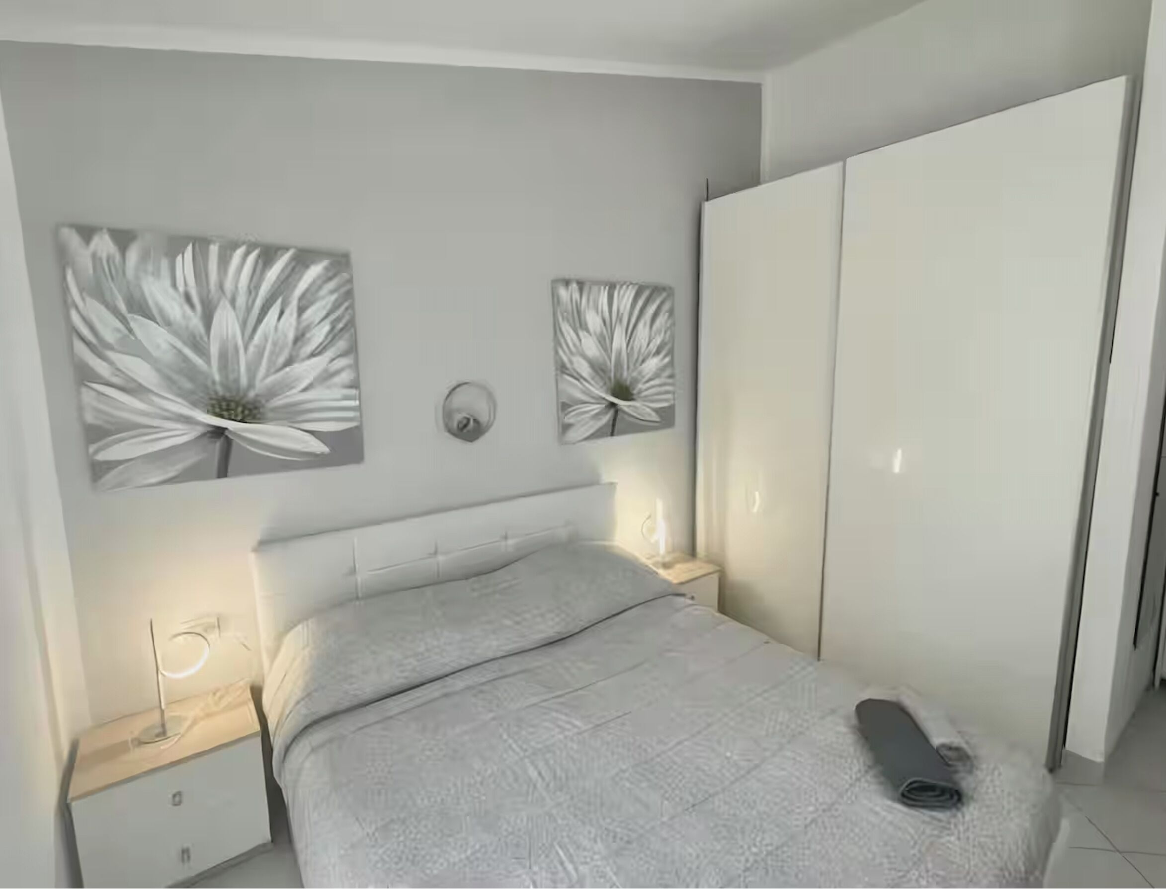 1 bedroom, bed sheets