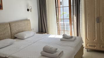 Standard Double or Twin Room | Desk, free WiFi