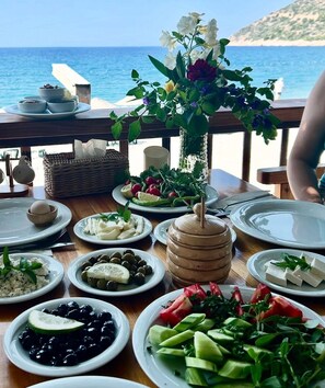 Free daily buffet breakfast  - Melinda Pansiyon (Datça)