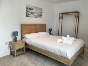 2 bedrooms, iron/ironing board, WiFi, bed sheets - House near everything you want and need in Rye (Rye)