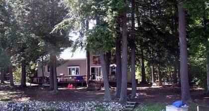 Lakefront home on the western shore of Thompson Lake