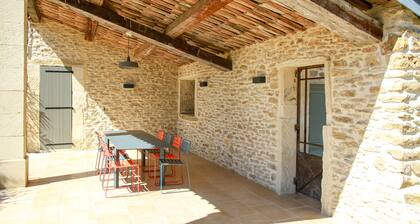 Mas en pierre du XIXe - Piscine - TrÚs calme entouré de lavandes et de vignes