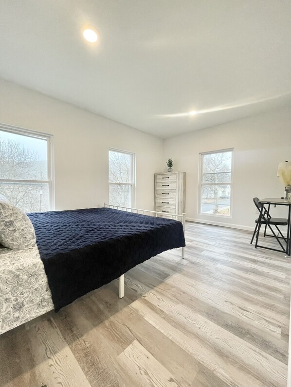 4 chambres, bureau, Wi-Fi gratuit, draps fournis