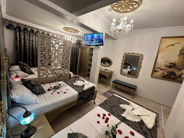 Luxury Quadruple Room | Egyptian cotton sheets, premium bedding, down comforters, minibar - Ethnica Suites (Istanbul)