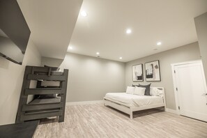5 bedrooms, travel cot, WiFi, bed sheets