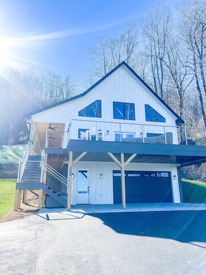 Exterior - Stoney Mountain View’s One (Hendersonville)