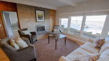 TV, fireplace, offices