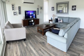 Smart TV - Updated 1BR/1BA - "Hillside Getaway" (Lovenlund)
