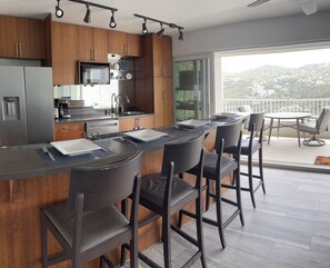 Fridge, microwave, oven, stovetop - Hillside Getaway (Lovenlund)