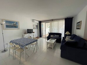 TV, fireplace - Apartment with pool in Golf Son Parc (Son Parc)