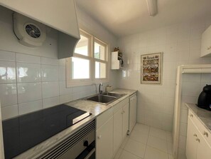 Microwave, oven, dishwasher, coffee/tea maker