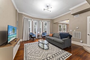 Living area - Cowford Compound - (Large Groups Welcome) (Jacksonville)