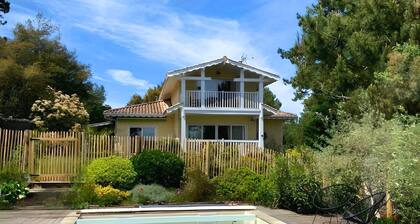 Villa with swimming pool 2 min walk from the beach