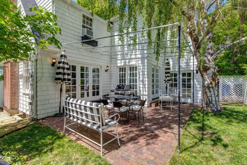 Spacious home with private heated outdoor pool, hot tub, patio, grill & W/D