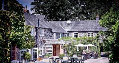 Brand Hill Cottage with Hot Tub