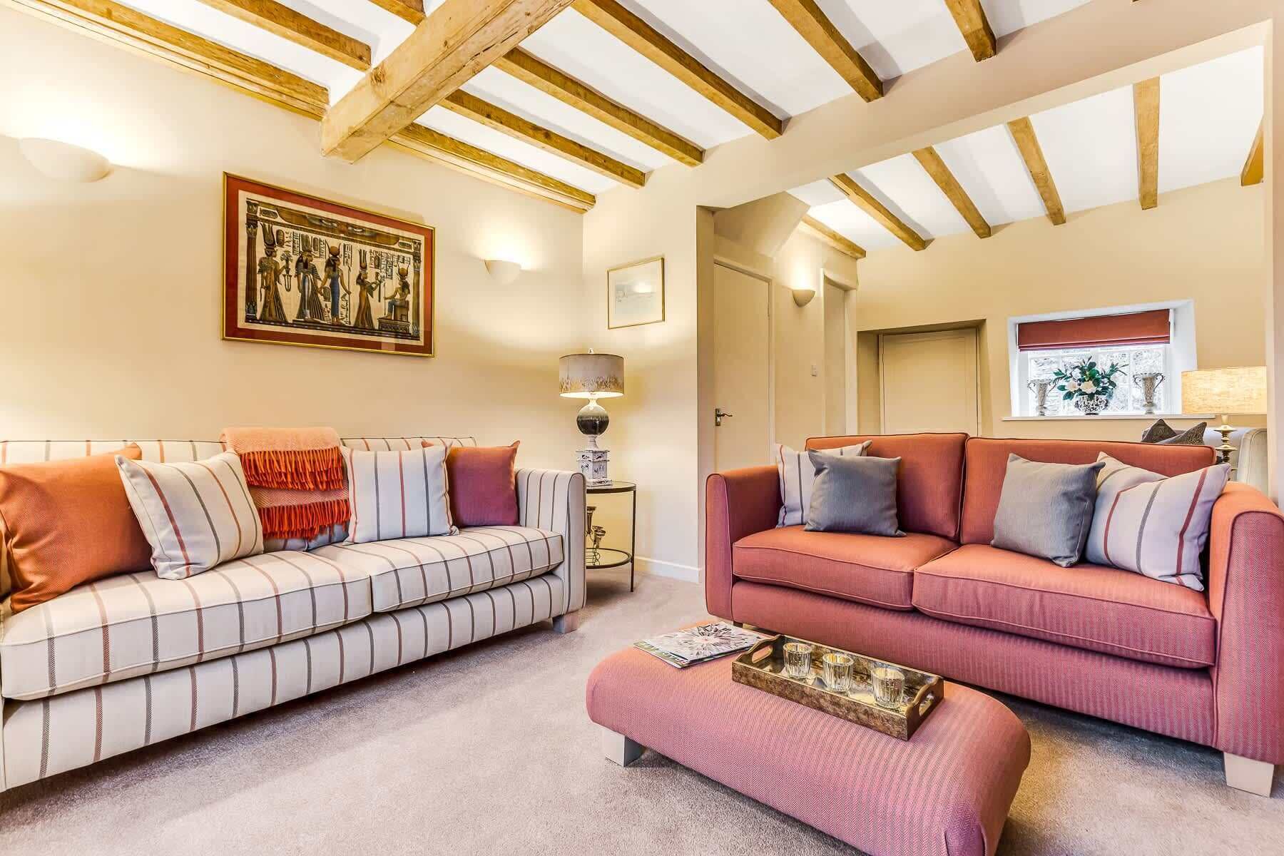 Télévision, cheminée, espaces bureaux