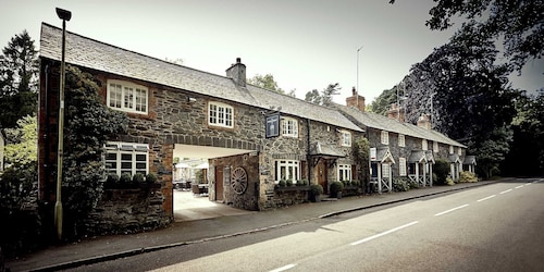 Brand Hill Cottage with Hot Tub