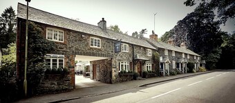 Brand Hill Cottage with Hot Tub