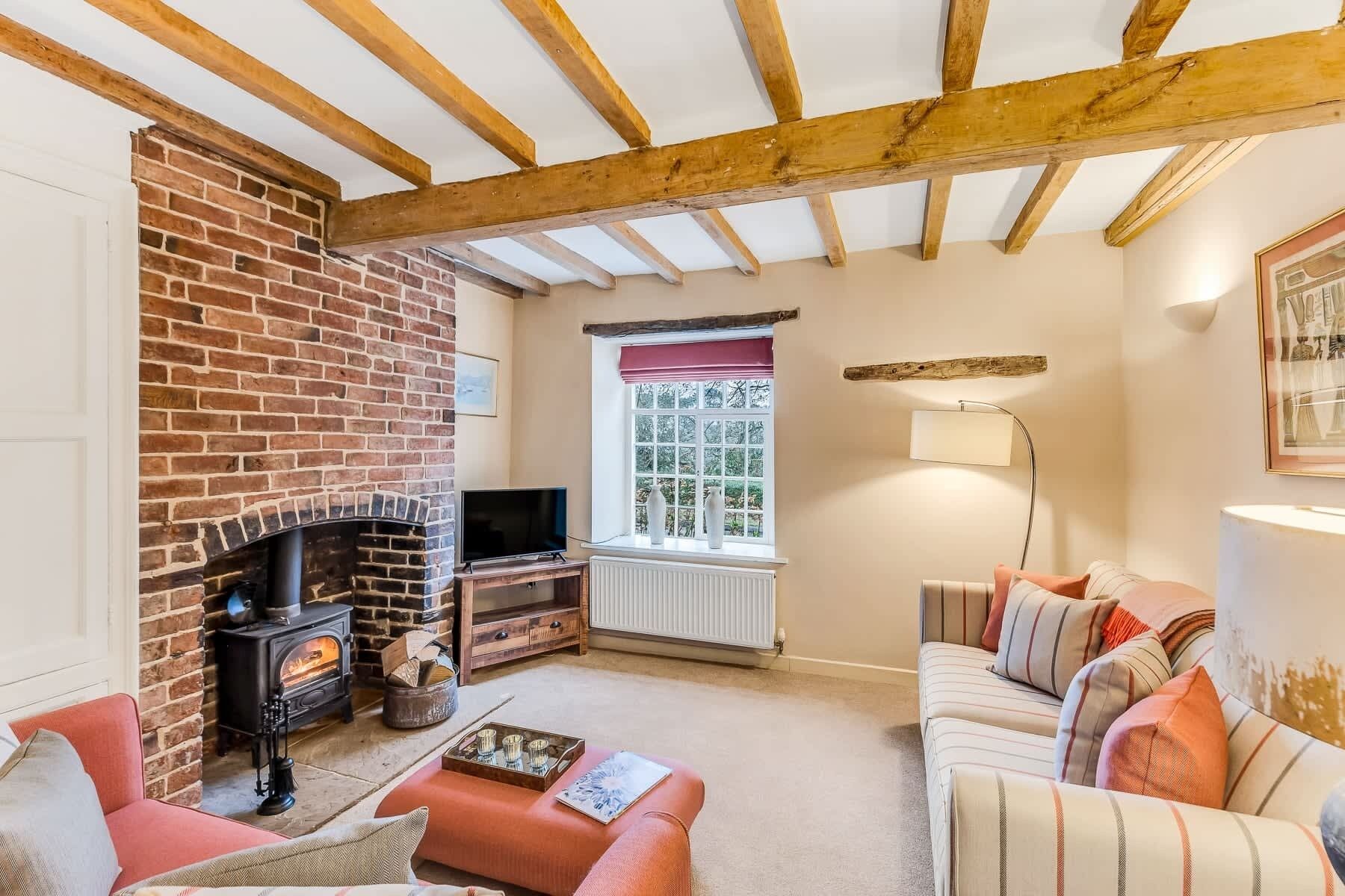 TV, fireplace, offices