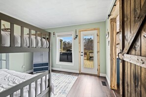 3 bedrooms, memory-foam beds, iron/ironing board, free WiFi - LakeLife Home Your own paradise. (Dandridge)