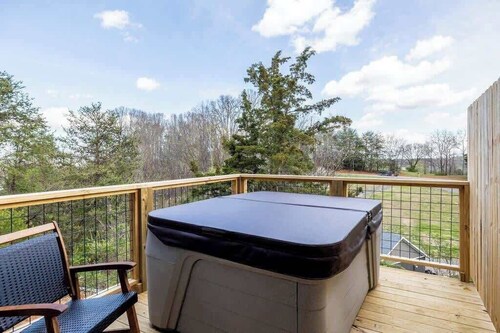 Charming Hideaway, Sleeps 7・Arcade + Pet Friendly