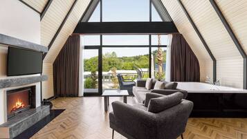 Superior Plus Bungalow | Premium bedding, in-room safe, iron/ironing board