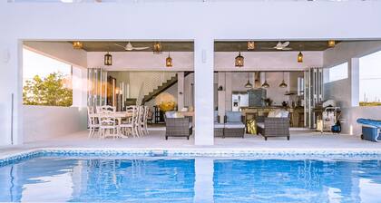 C House Villa. Beautiful 5 bedroom house in Long Bay Hills, Providenciales