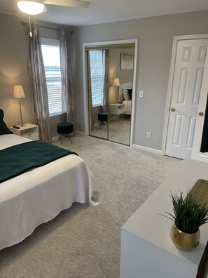 2 chambres, fer et planche à repasser, Wi-Fi gratuit, draps fournis