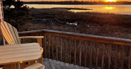 Sunset Seaker - Sound front Condo with Pool