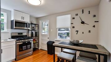 KylskÄp, mikrovÄgsugn, ugn och spishÀll