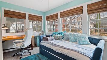 5 bedrooms, desk, iron/ironing board, travel crib