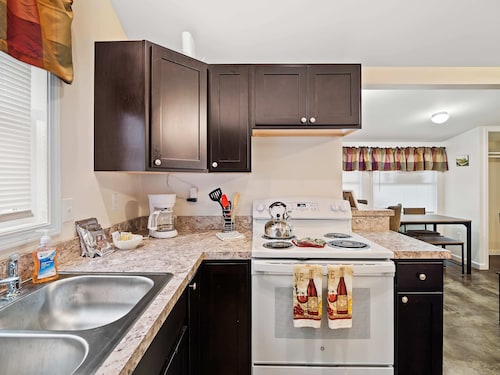 Chardonnay Cottage - GOTL Strip - Cozy & Quaint