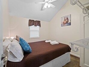 2 chambres, fer et planche à repasser, lit parapluie, Wi-Fi