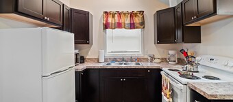 Chardonnay Cottage - GOTL Strip - Cozy & Quaint