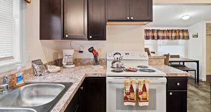 Chardonnay Cottage - GOTL Strip - Cozy & Quaint