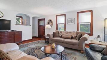 Fernseher, Kamin, TischfuĂball