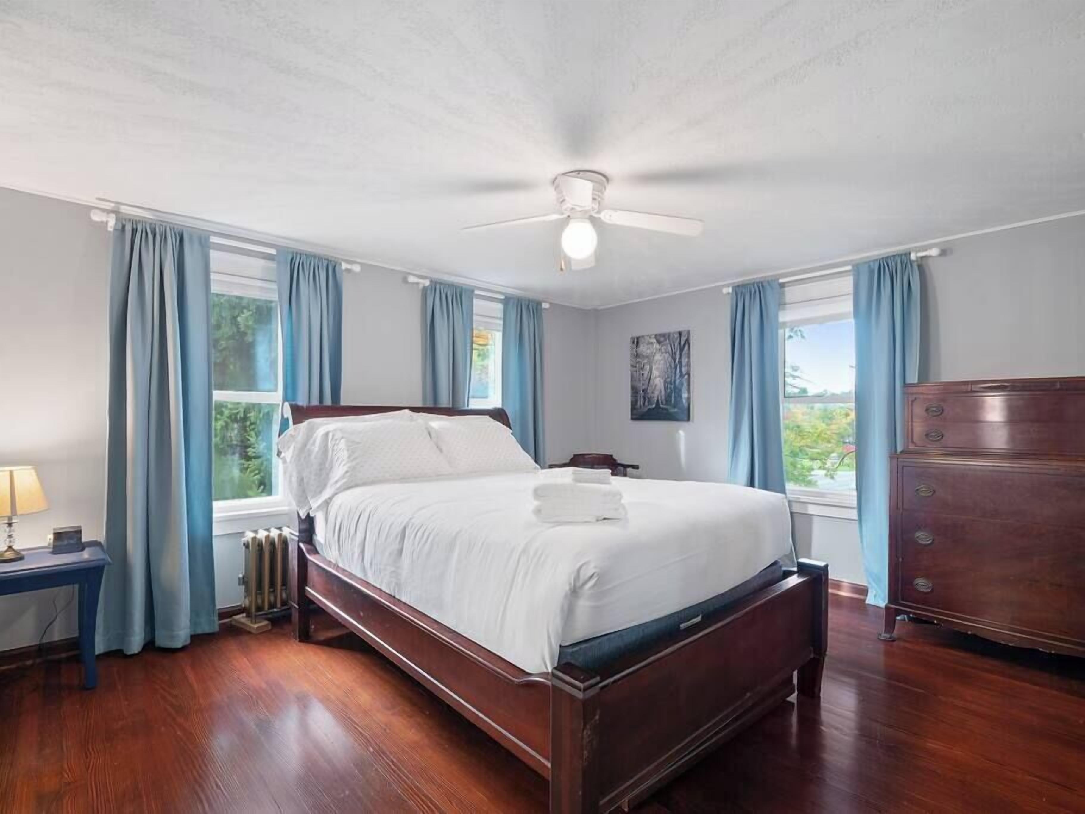 4 Schlafzimmer, Bügeleisen/Bügelbrett, WLAN, Bettwäsche