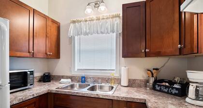 The Riesling Cottage - GOTL Strip - Cozy & Quaint
