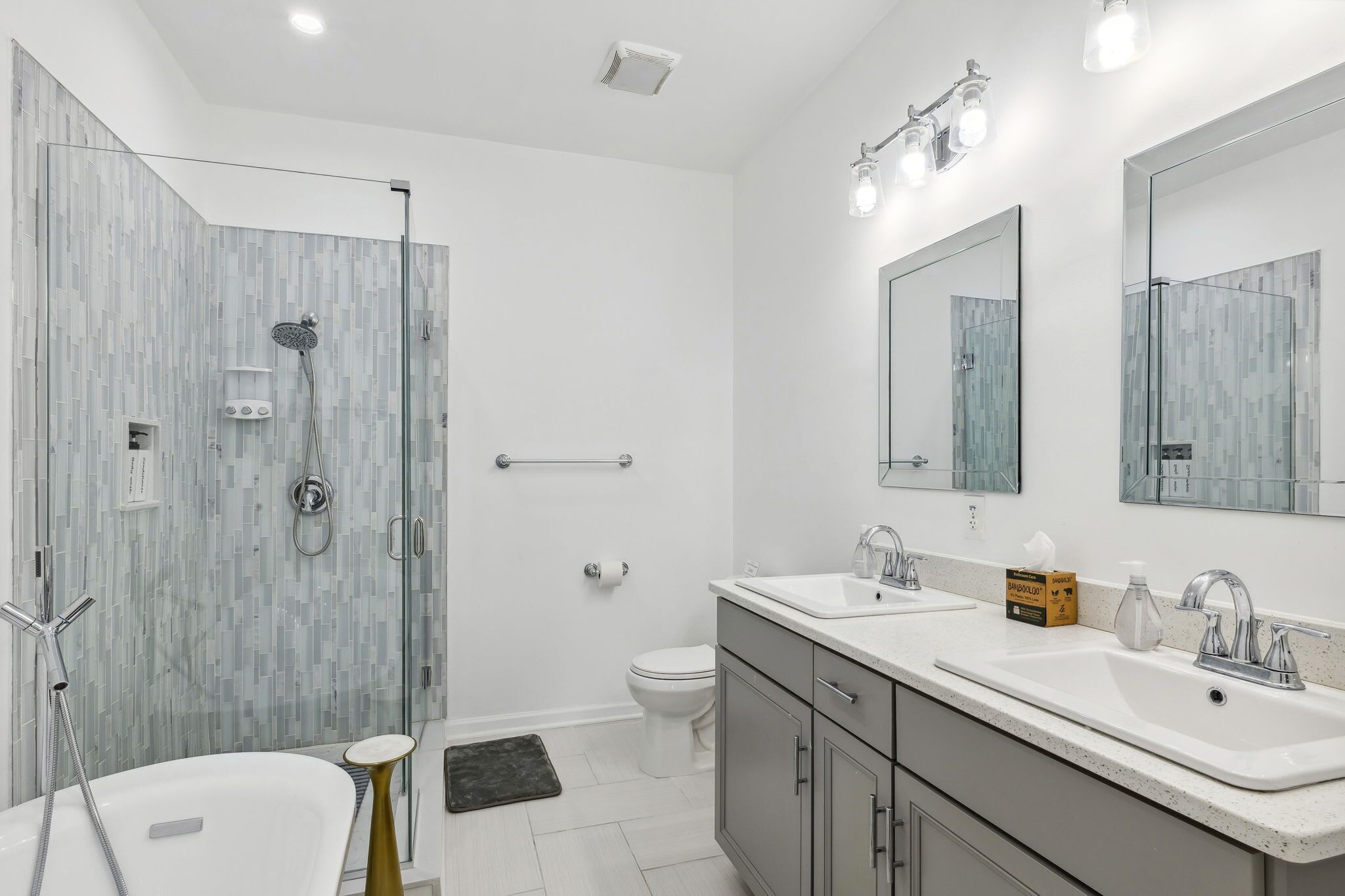 Bathtub, hair dryer, towels, shampoo