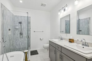 Unclassified image, 3 of 37, button - Landmark Lakehouse - luxury living in PLX! (Akron)