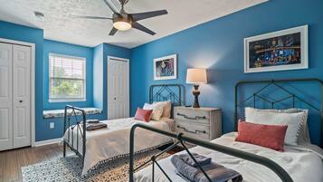 5 bedrooms, desk, iron/ironing board, travel crib