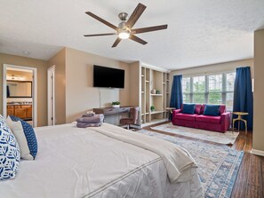 5 bedrooms, desk, iron/ironing board, WiFi - ADA-Accessible Home Steps from Cleveland Clinic (Cleveland)