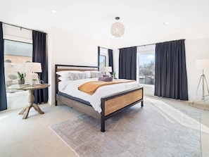 3 bedrooms, desk, iron/ironing board, WiFi