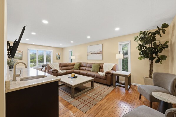 TV, fireplace, stereo, offices