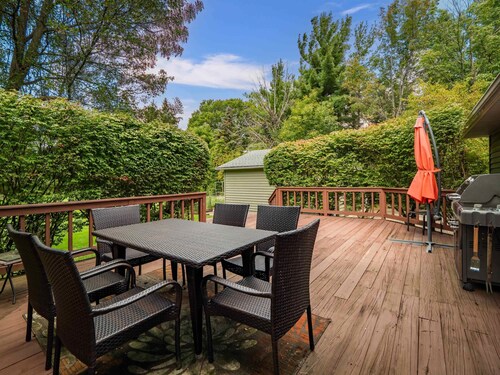 5 King Beds, Hot Tub, Sleeps 10 - Pet Friendly & Close to Clinic